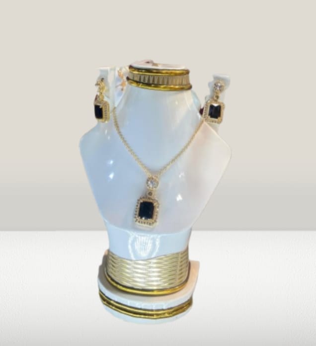 Elegant Jewelry Set – Timeless Beauty & Sophistication